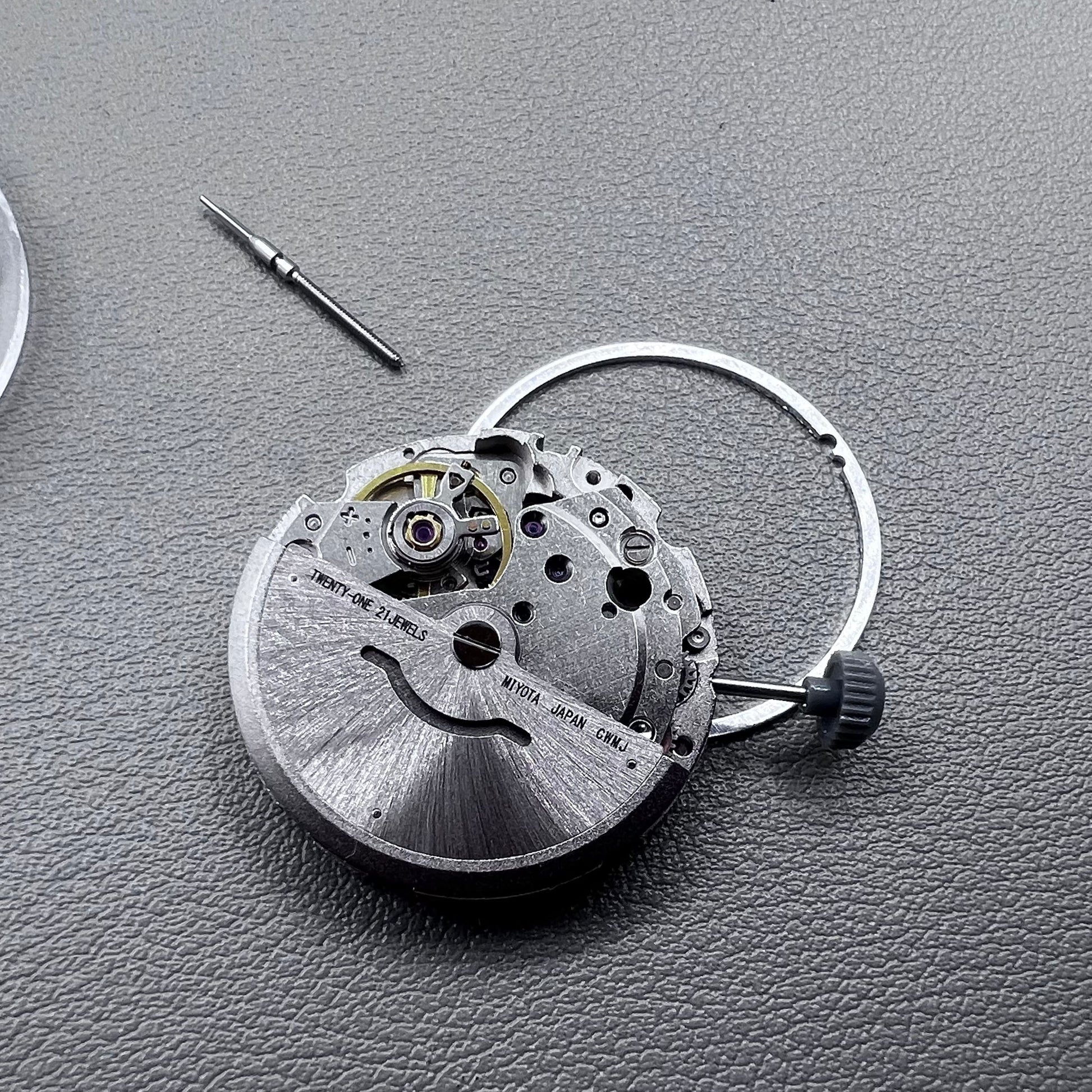 Japan Miyota 8215 silver plated automatic watch movement with date at 6 o?clock, precise mechanical design.