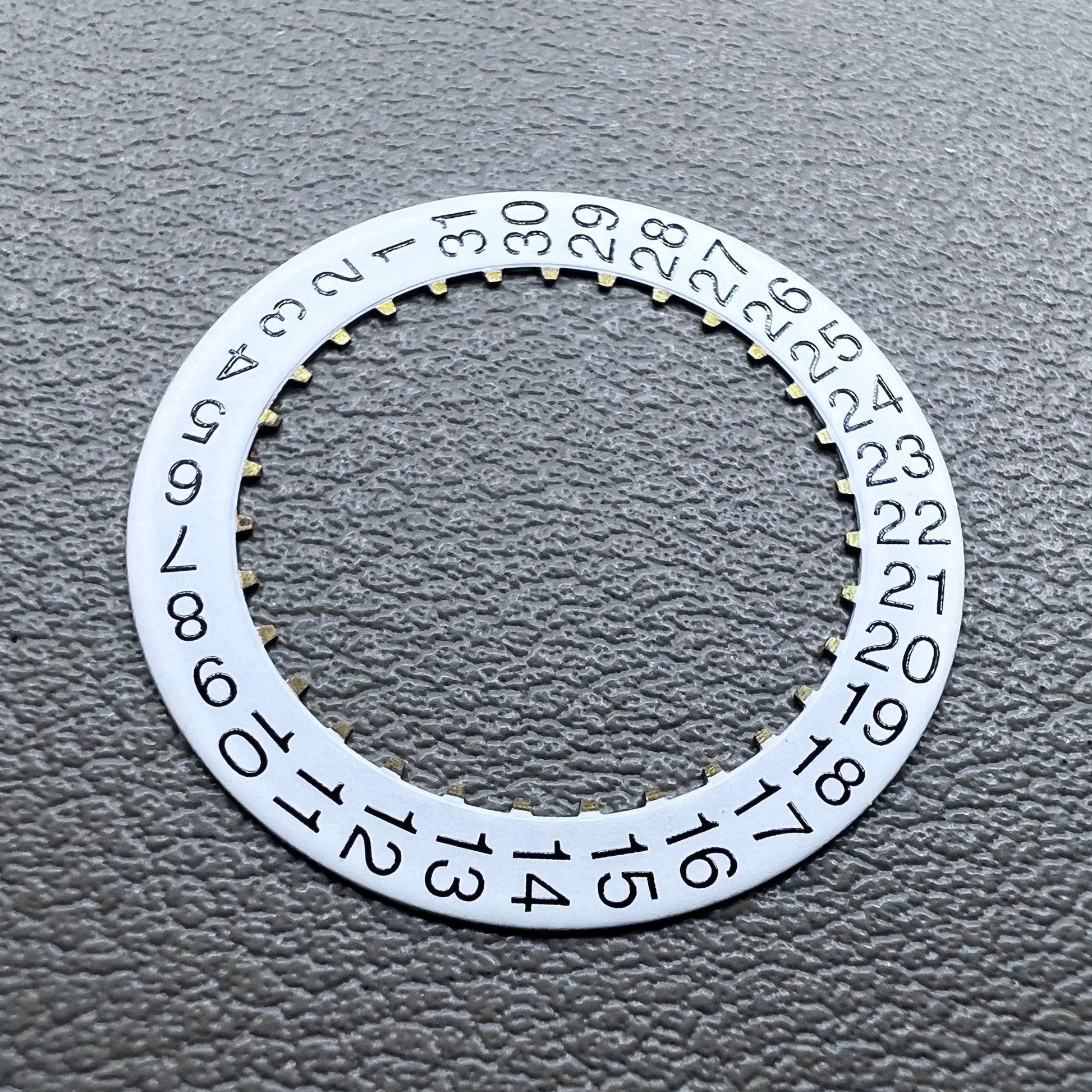White date disk with clear numerals for Seagull 2824 watch movement, date window at 3 o'clock.