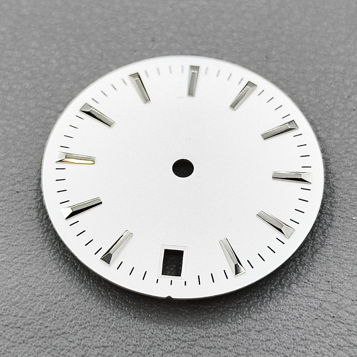 28.5mm White Watch Dial Stripes Sunburst Simple For NH35/36/4R/7S Movement