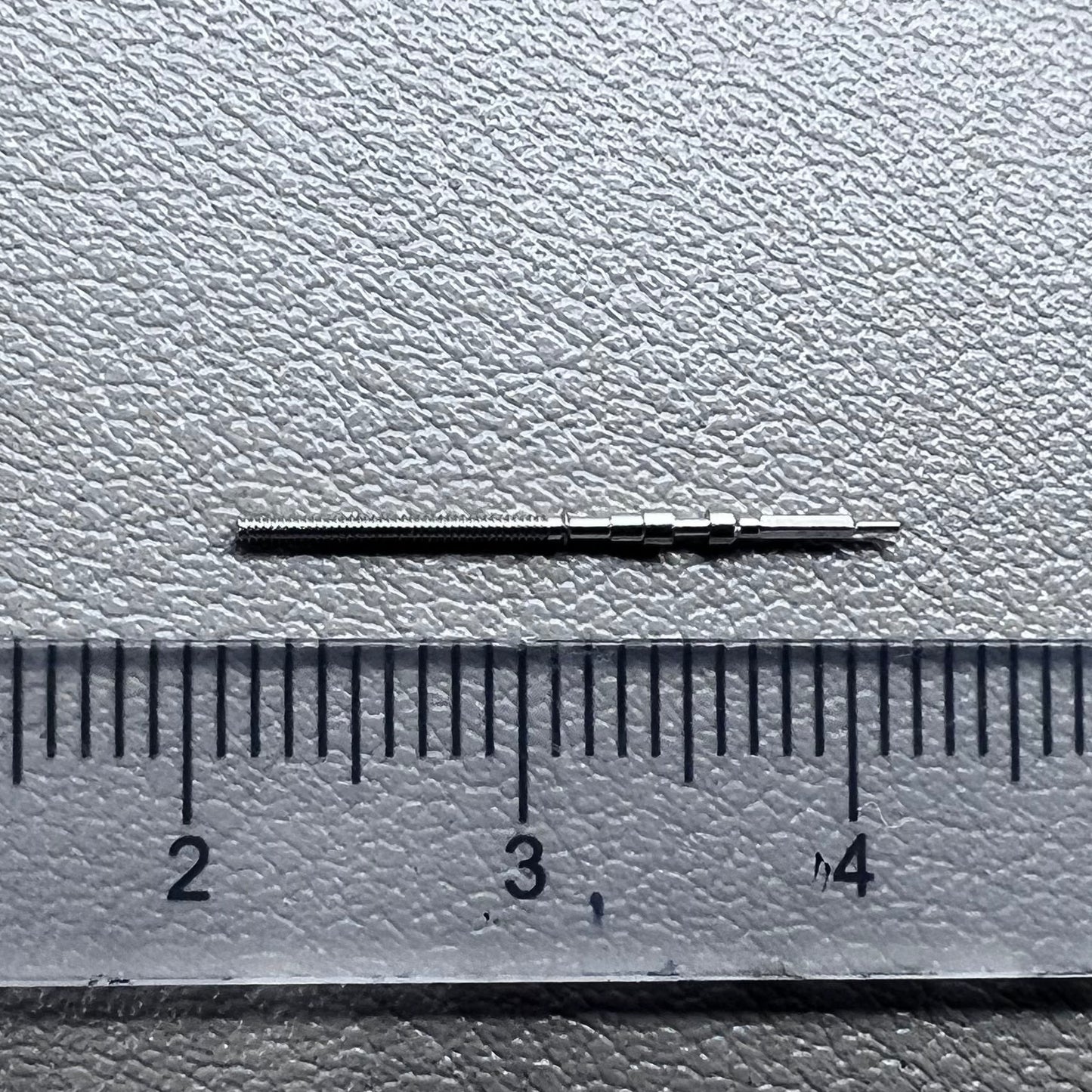 Set of 5 generic winding stems for Orient 46941 and 46943 watch movements, precise fit and durable.
