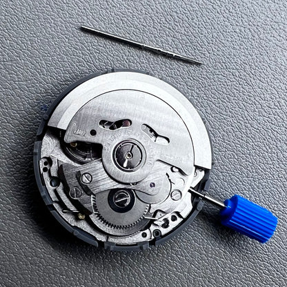 Seiko NH34 mechanical GMT watch movement with blue disk and white font for accurate timekeeping.