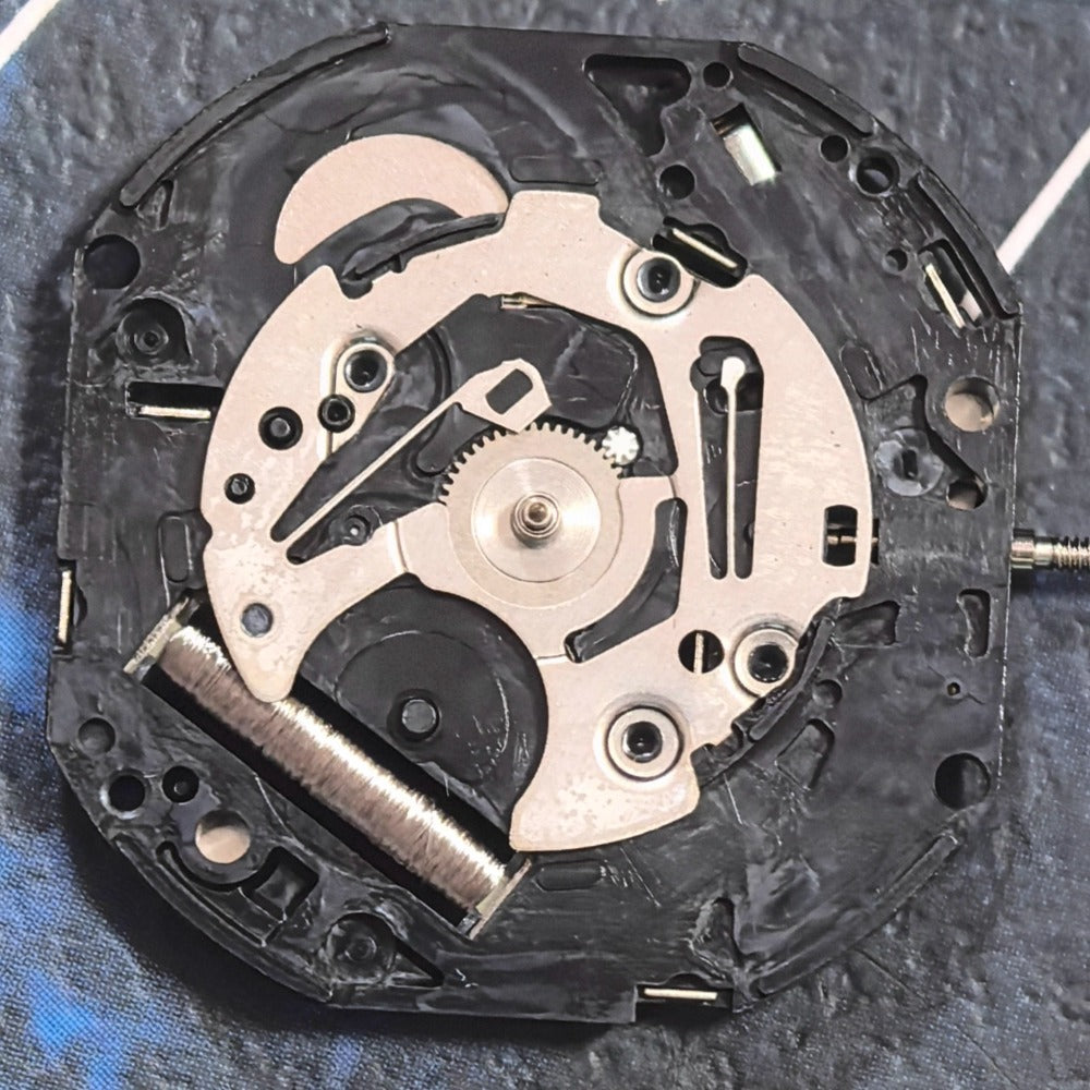VP31.A quartz watch movement with 3 hands, no calendar, ideal for precise timekeeping and repairs.