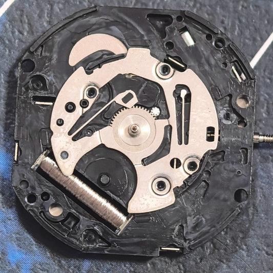 VP31.A quartz watch movement with 3 hands, no calendar, ideal for precise timekeeping and repairs.