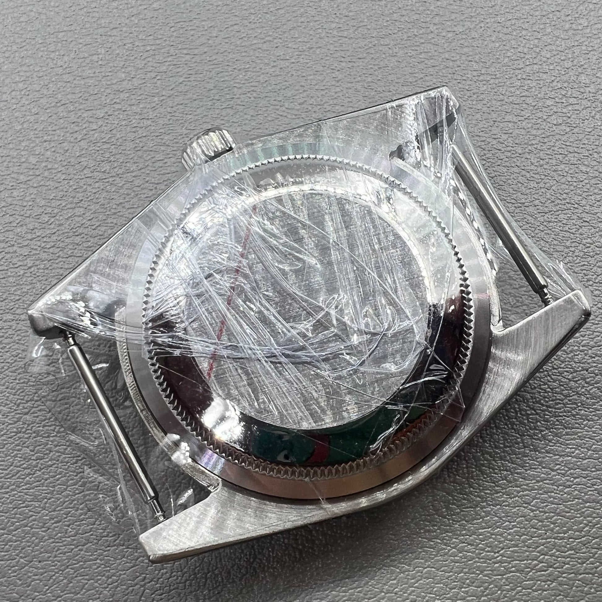 36MM steel watch case with mineral glass mirror, compatible with Miyota 8215/2813/8205/8200 movements.