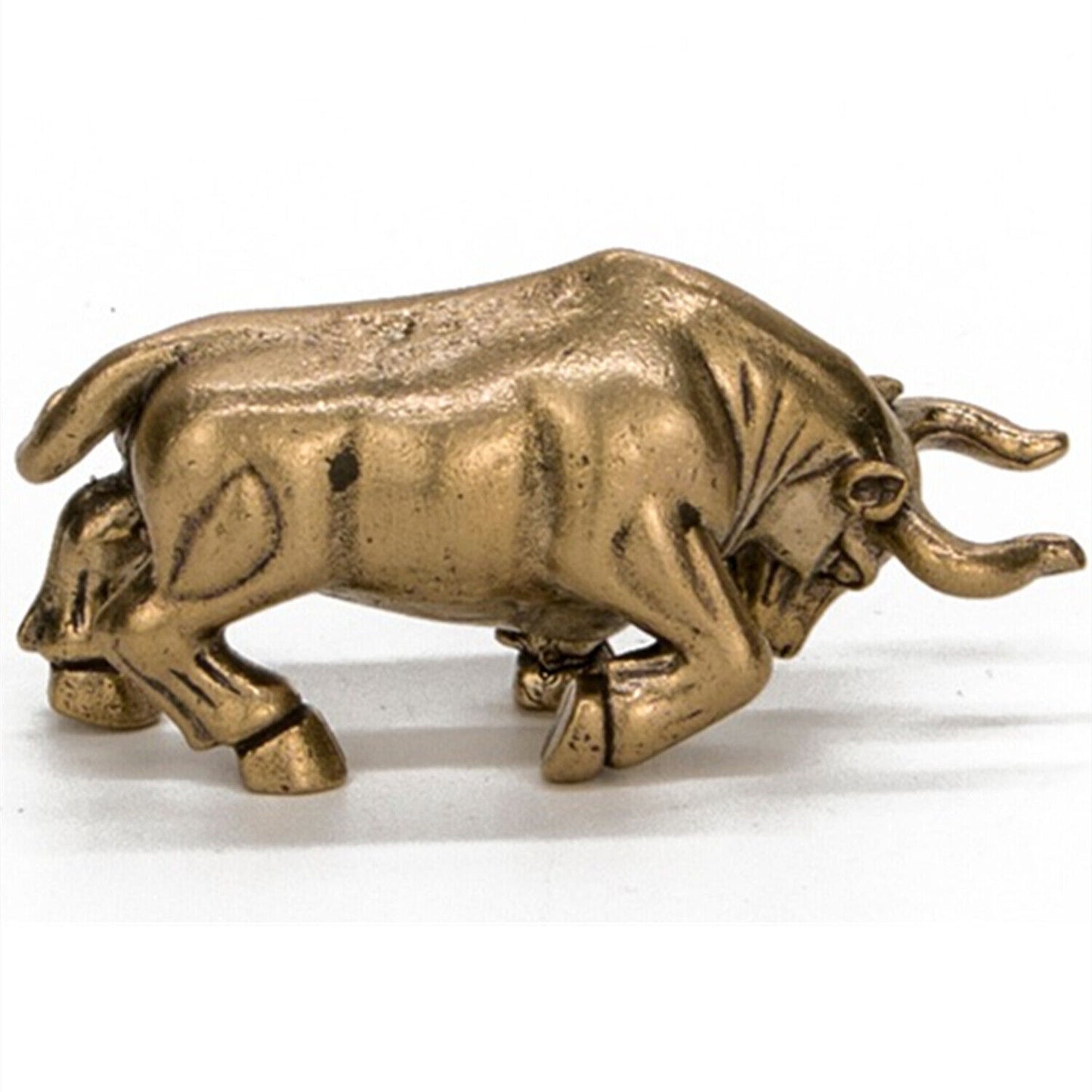 Copper golden fighting bull figurine, vintage hand-carved bronze trinket for collectors, 162g weight.