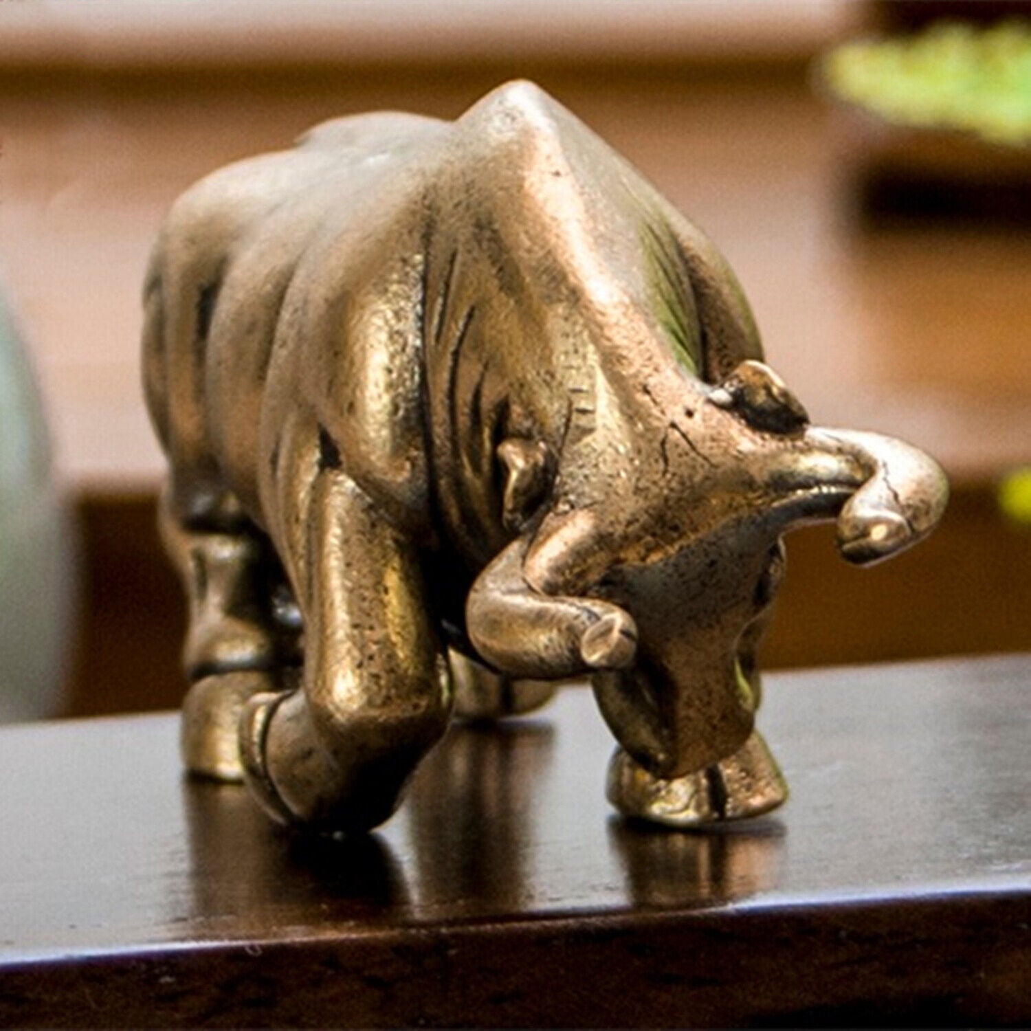 Vintage hand-carved copper golden fighting bull figurine, 162g collectible bronze trinket.