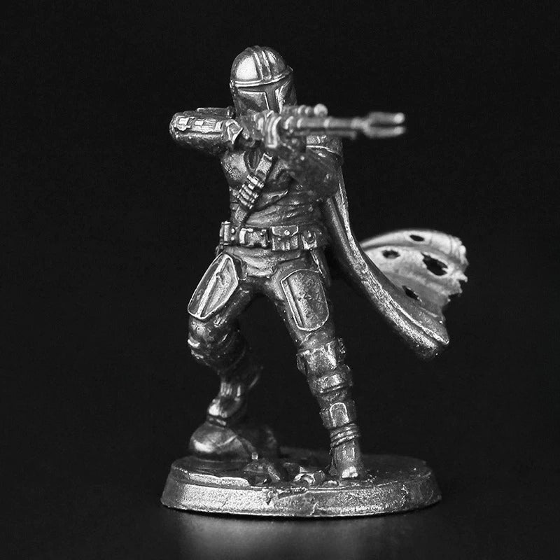 Armored Bounty Hunter Aiming Copper Figurine White Bronze Sci-Fi Wargame 362-1