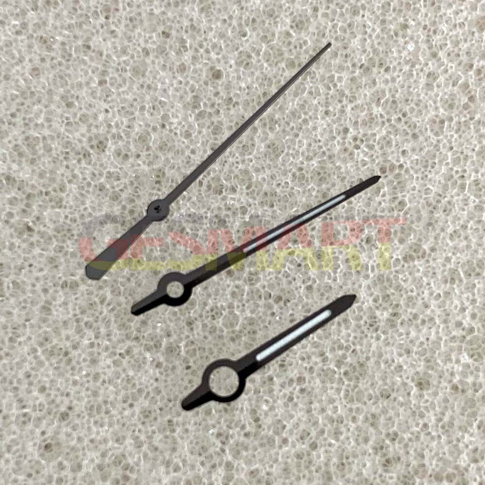 Green luminous watch hands with black trim for NH35/NH36/4R/7S movements, enhancing visibility and precision.