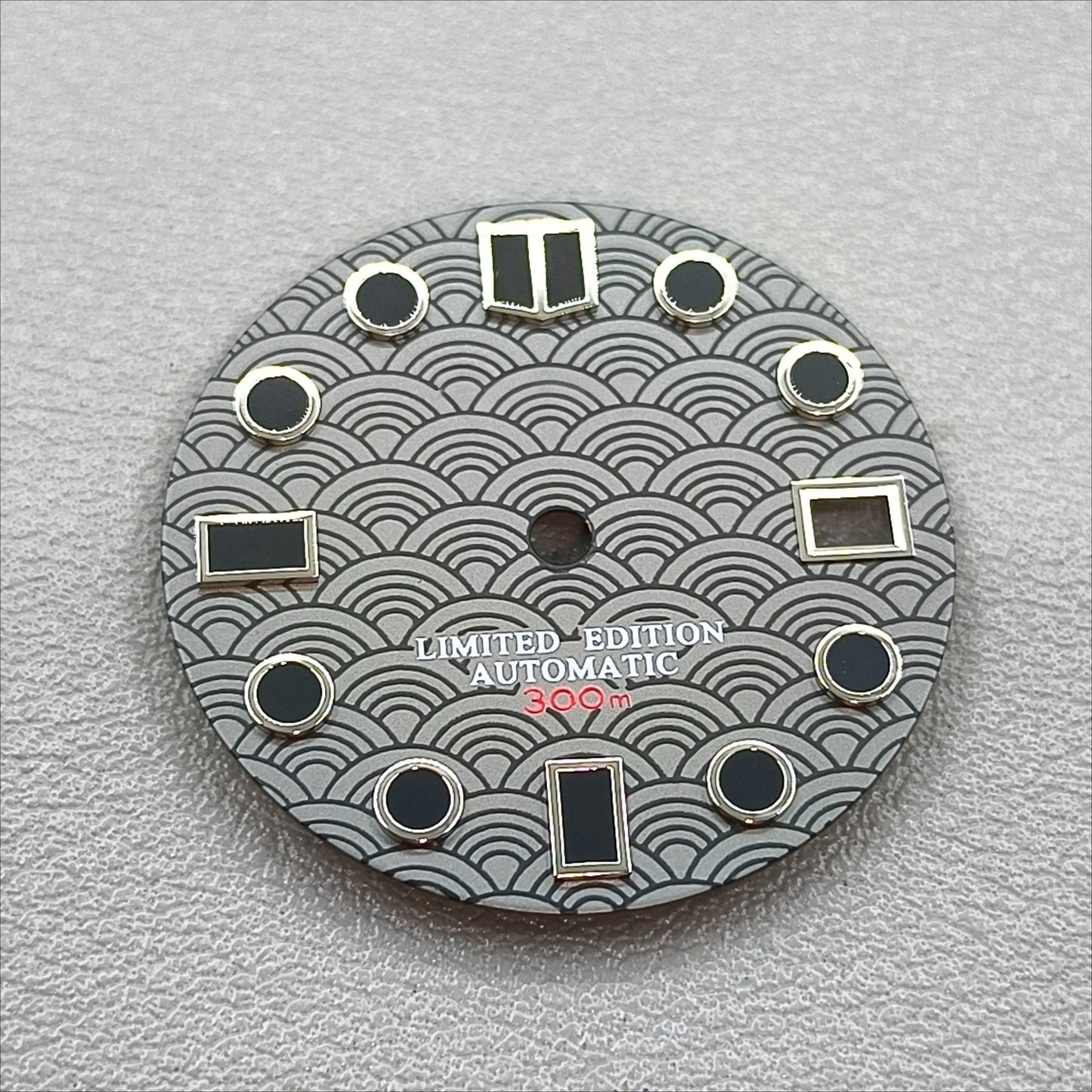 28.5mm Dark Gray Sea Wave Fish Scale Pattern Watch Dial Fit NH35/NH36/7S/4R