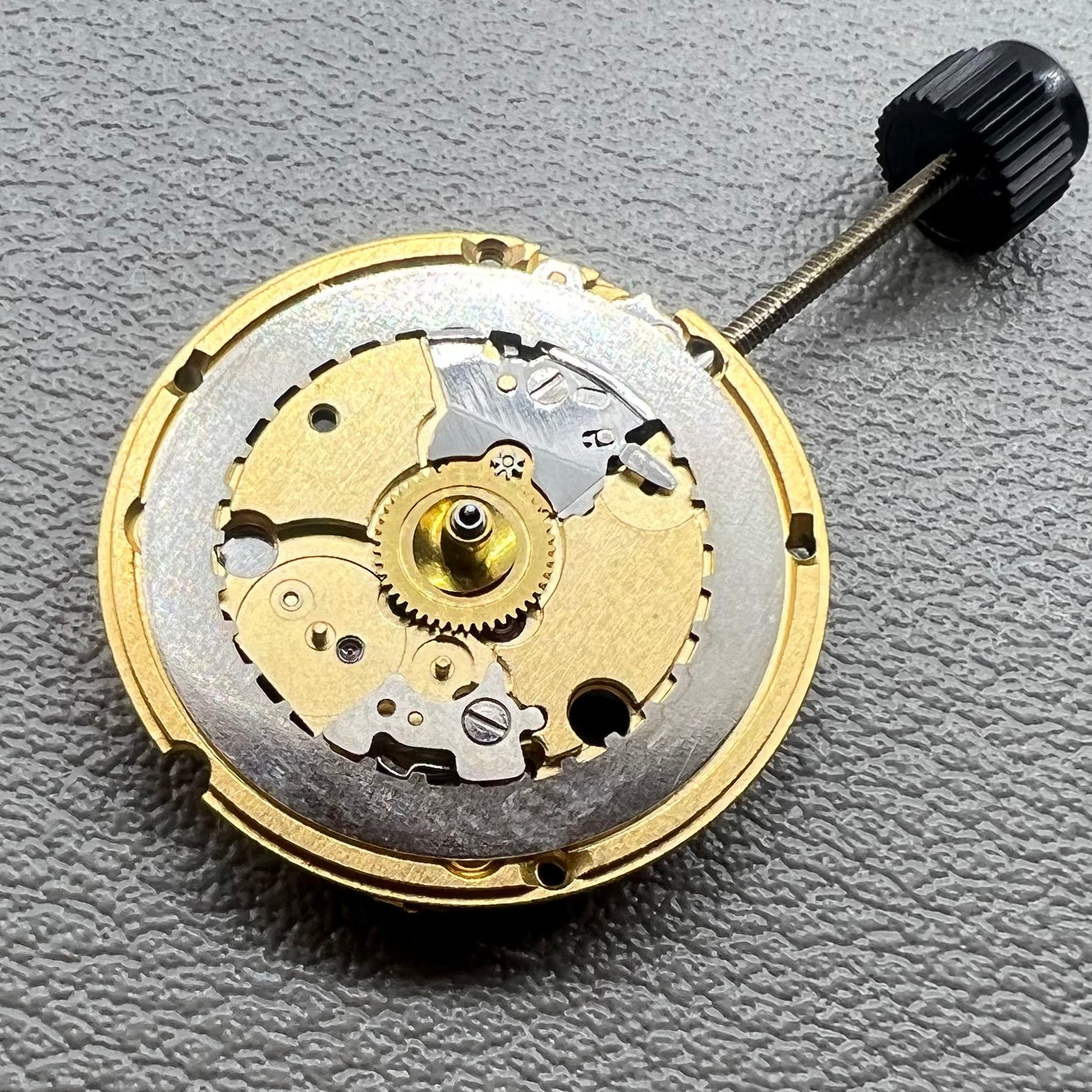 Quarzwerk ETA 956.102 Schweizer Uhrwerk mit 3 Zeigern f�r pr�zise Zeitmessung von ETA
