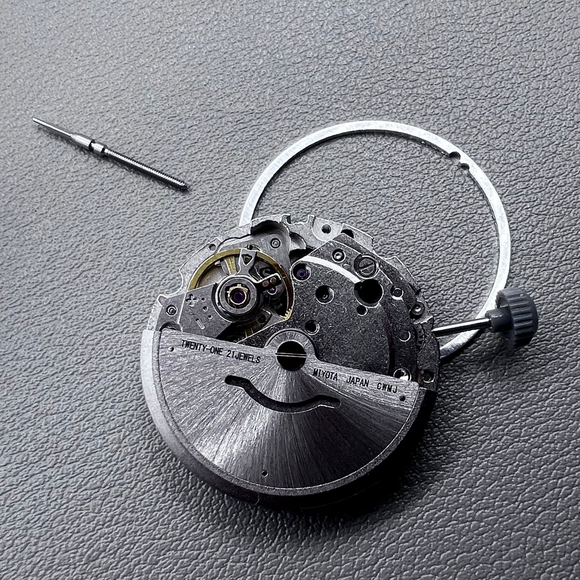Japan Miyota 8215 silver plated automatic watch movement with date at 6 o?clock, precise mechanical design.