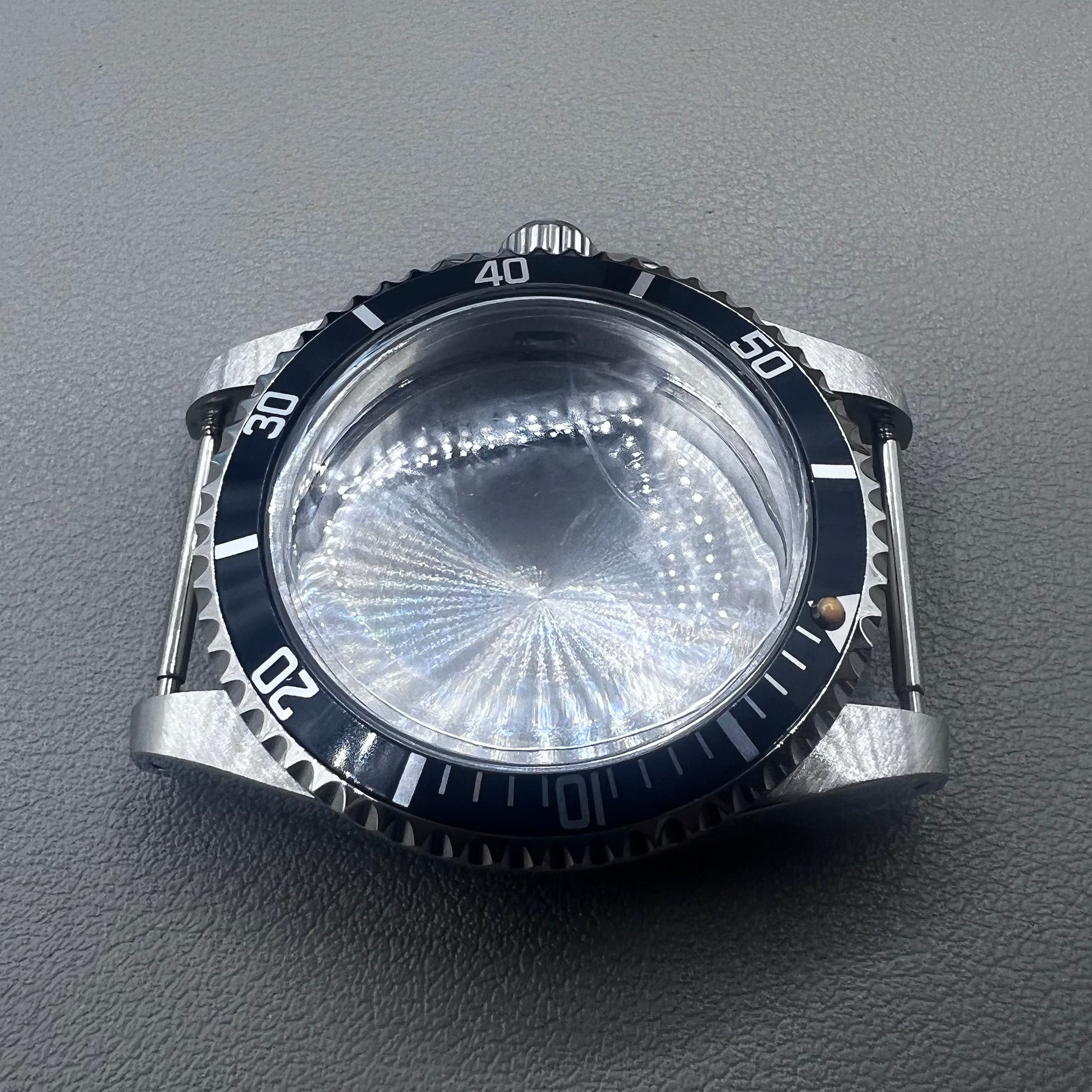 39.5mm stainless steel waterproof watch case with sapphire glass, compatible with NH35/36 movements.