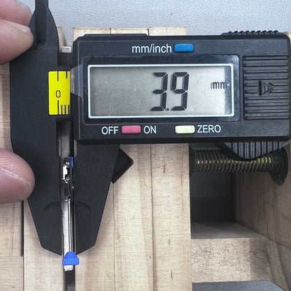 Replacement quartz watch movement ETA 978.002 with 2 hands, precision made in China for accurate timekeeping.