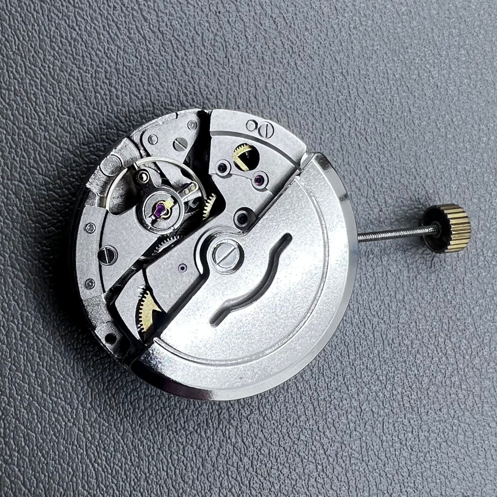 China 2813 8205 8215 automatic mechanical watch movement displaying moon phase at 6 o?clock for precise timekeeping