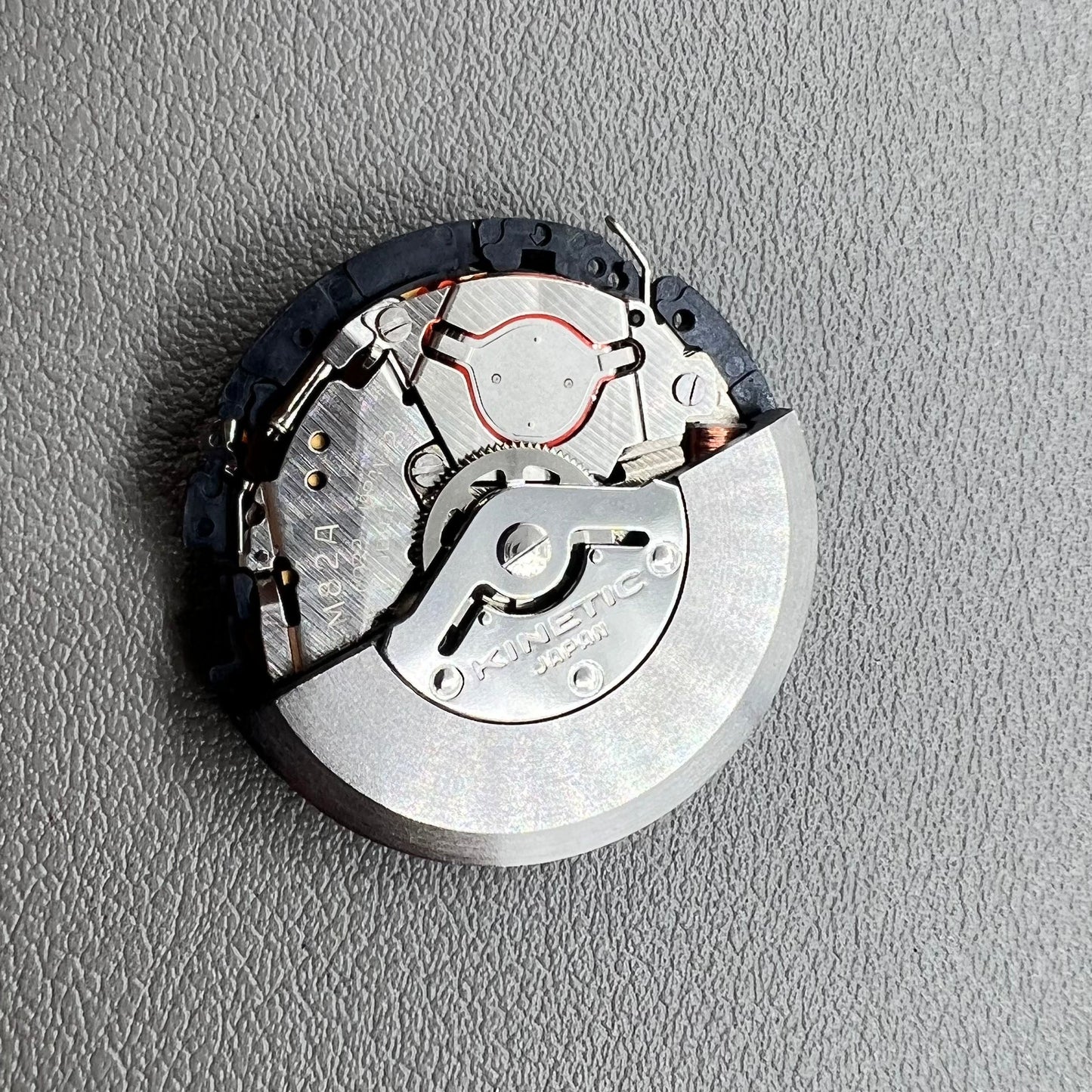 Seiko Japan 5M82A quartz watch movement for precise timekeeping and reliability.