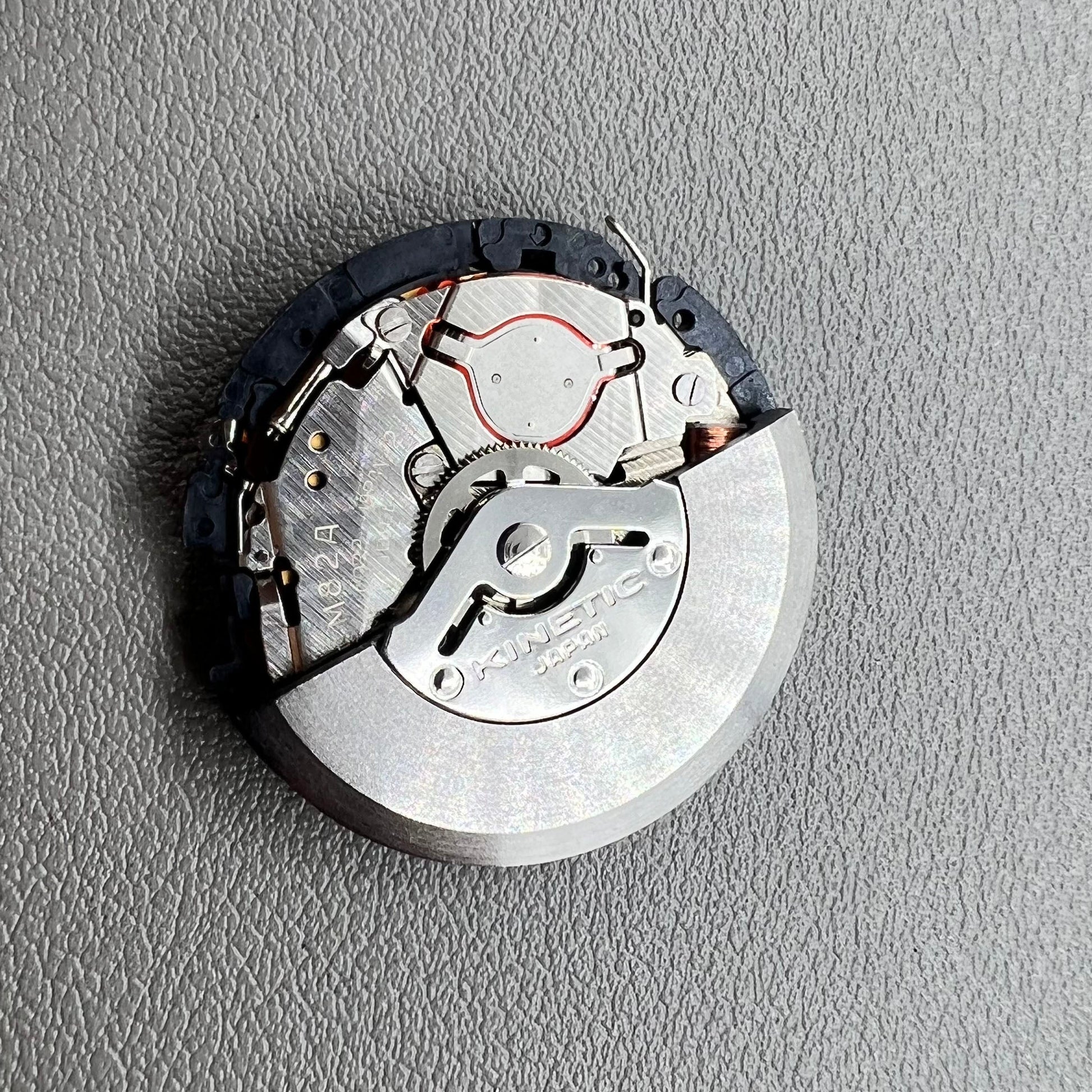 Seiko Japan 5M82A quartz watch movement for precise timekeeping and reliability.