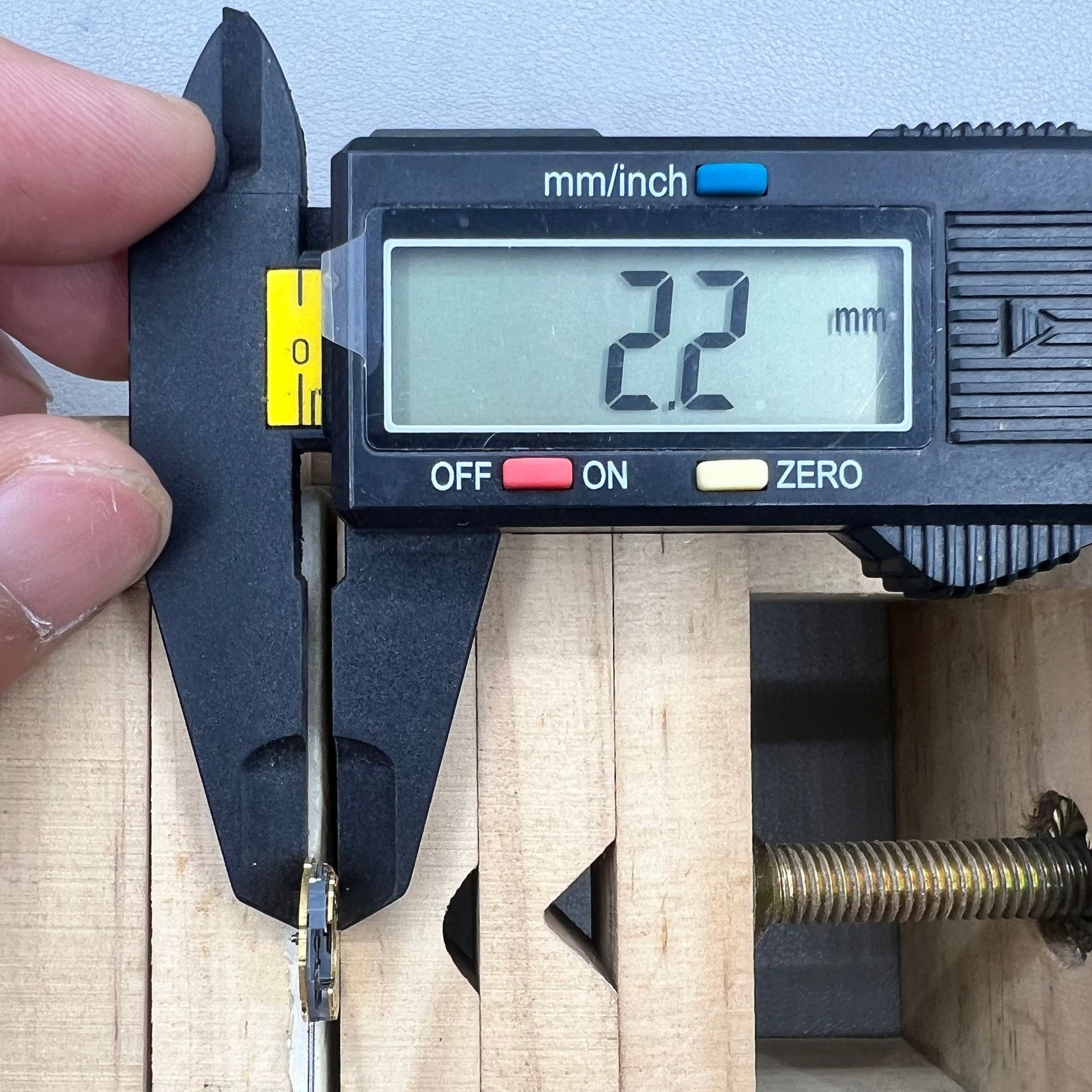 Miyota 5Y30 quartz watch movement from Japan with precision timekeeping for watch accessories.