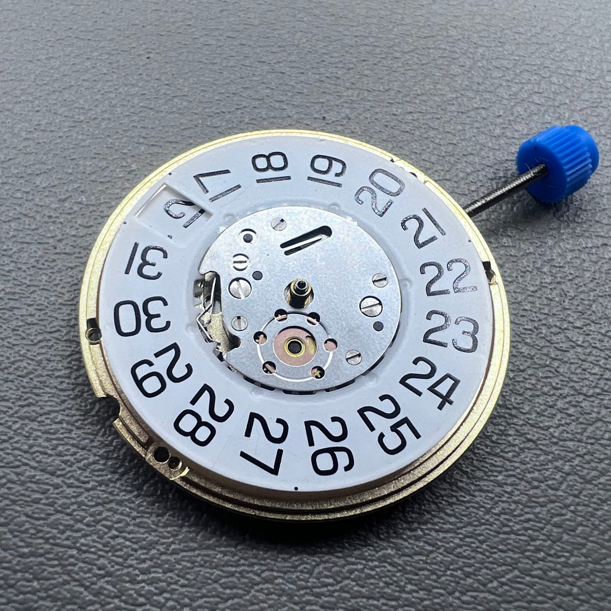 Swiss ETA F06.161 quartz watch movement with white dial, 3 hands, and date at 3 o?clock for precise timekeeping.