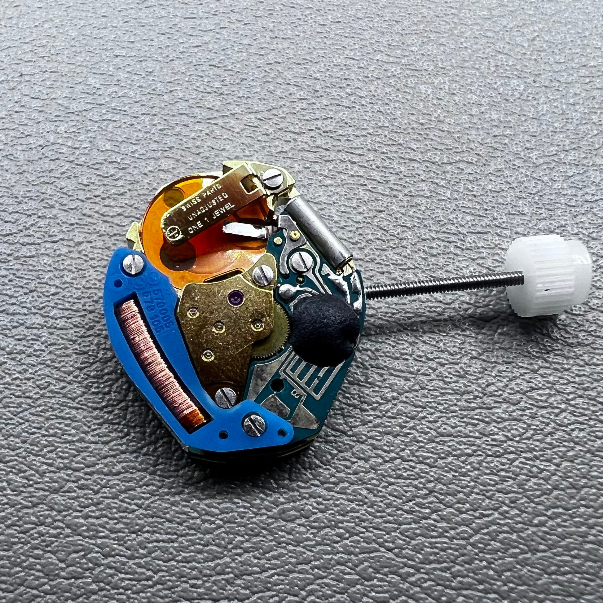 Swiss ETA 579.005 quartz watch movement with 3 hands, precise timekeeping by ETA brand.