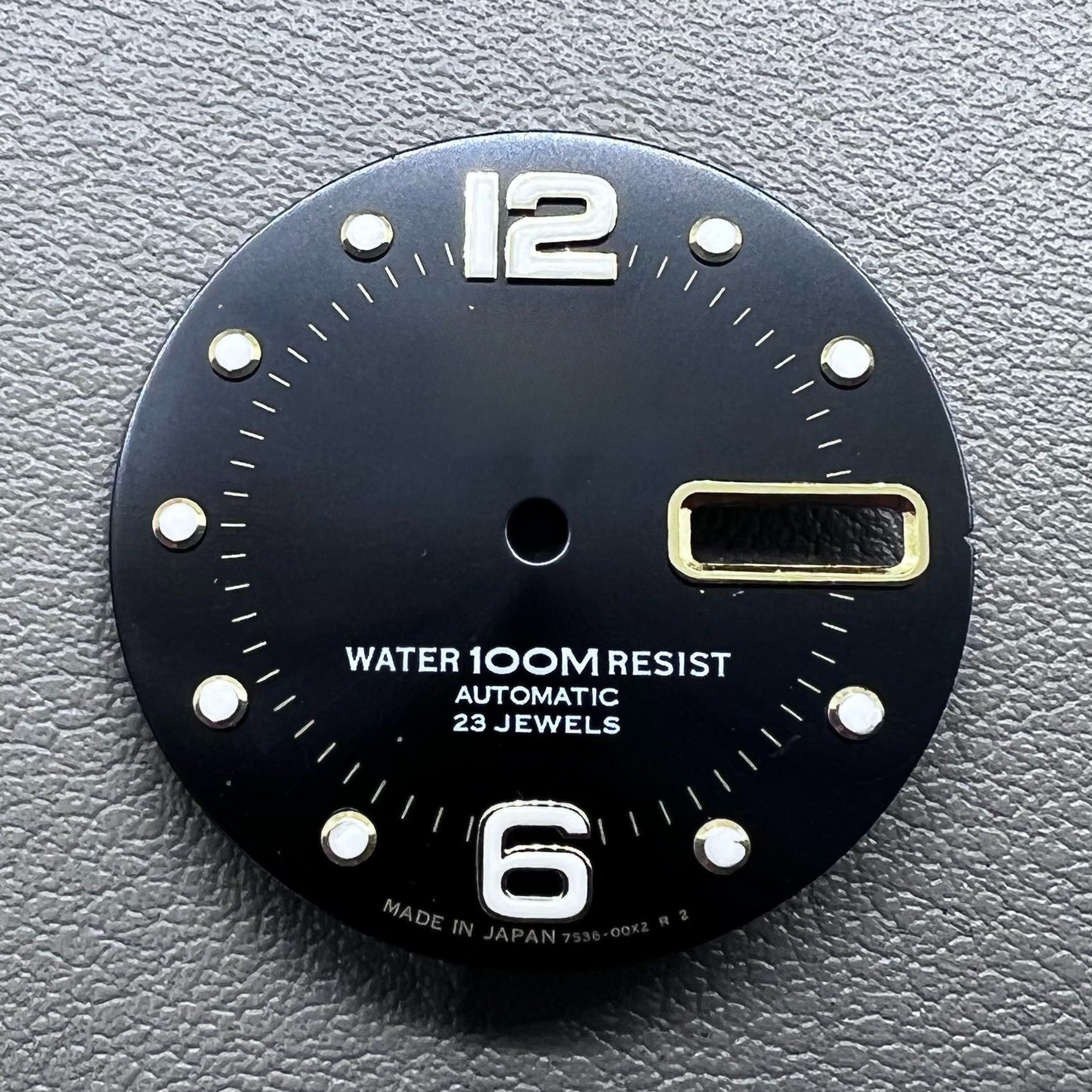 Black green luminous diving dial for NH36 watch movement, 28.5mm, enhanced visibility.