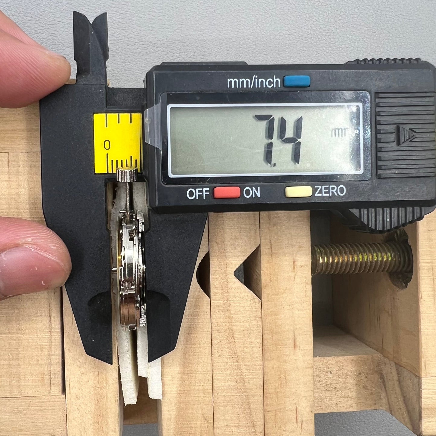 Automatisches mechanisches T16 DG2813 Uhrwerk mit Tagesanzeige und 3 Zeigern