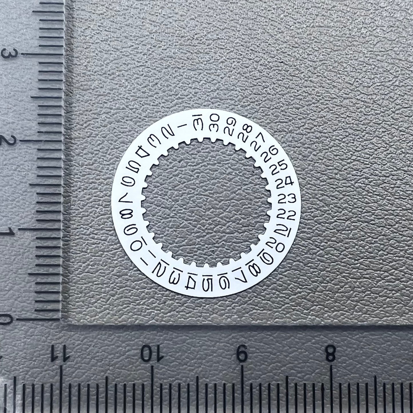 Vintage numeral font white date disk wheel by RLX, compatible with RLX3135 watch movement.