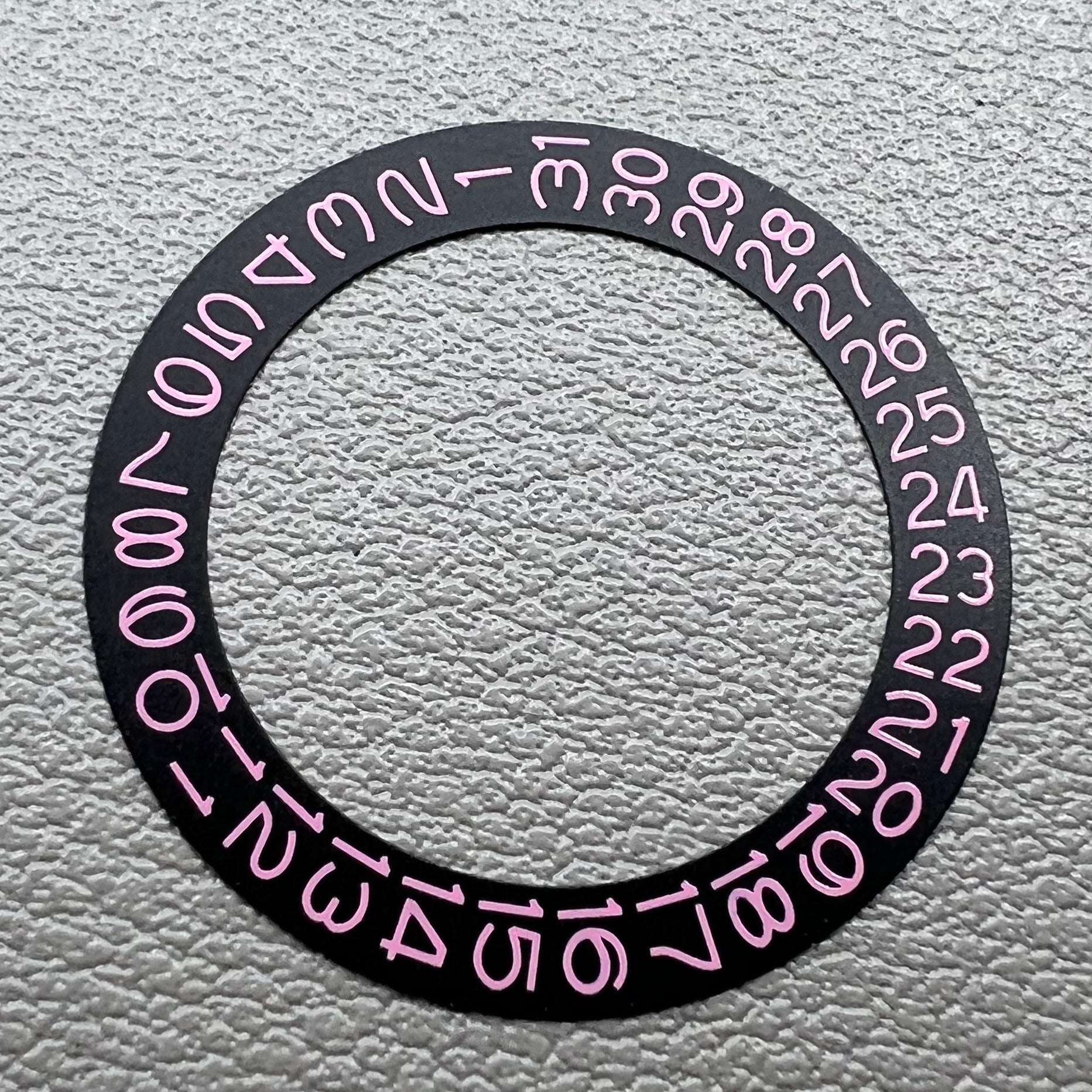 Light Pink Datumsscheibe Overlay for NH35 NH36 watch movement with black background, enhancing dial visibility.