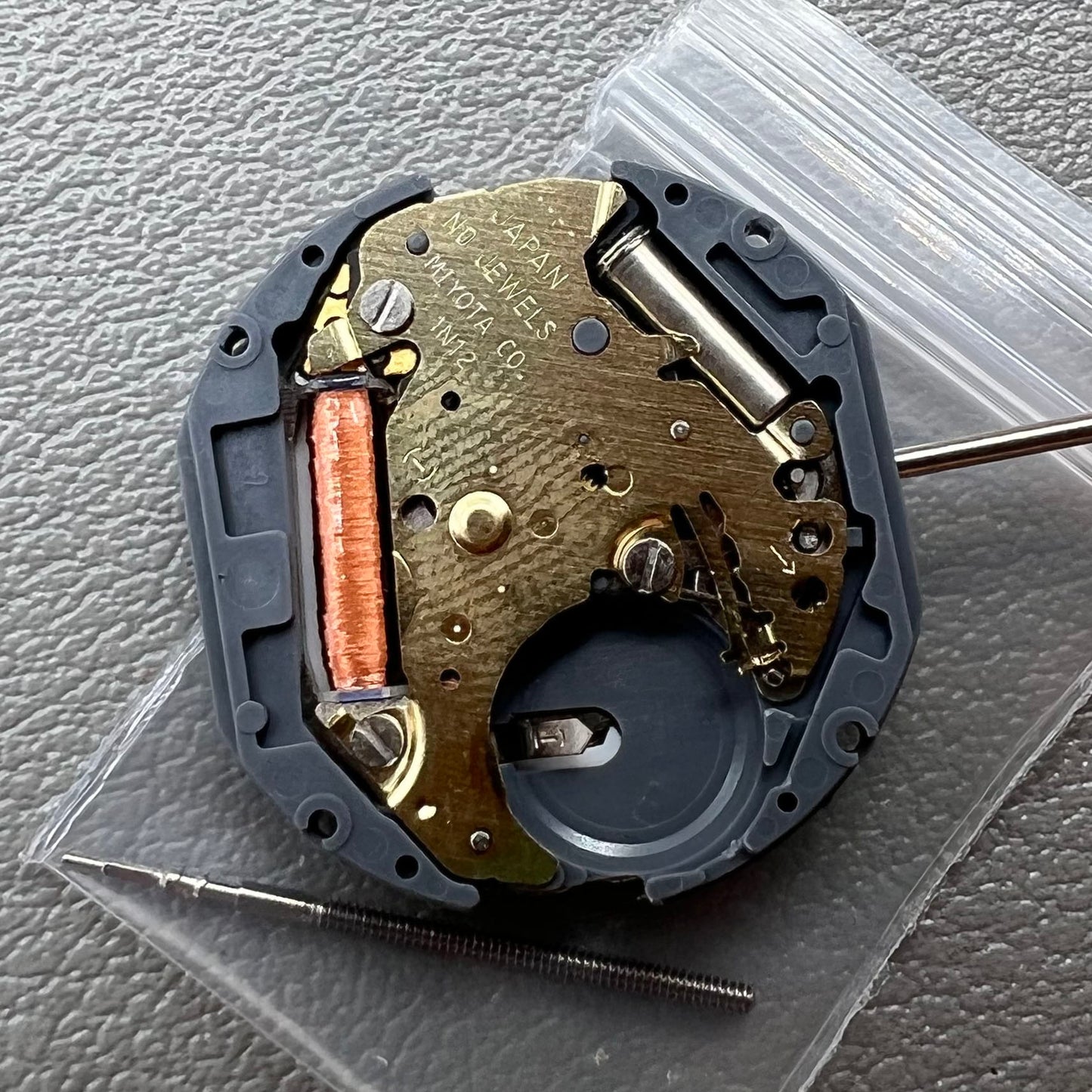 Replacement Japan Miyota 1N12 quartz movement with date at 6 o'clock for watch repair and accessories