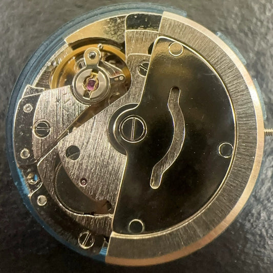 Tianjin Seagull 2813 watch movement with single calendar and golden disk, precision mechanical craftsmanship.