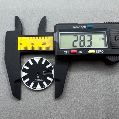 28.5mm Leuchtendes Schwarzes Tauchzifferblatt Grün Für NH35 NH36 Uhrwerk