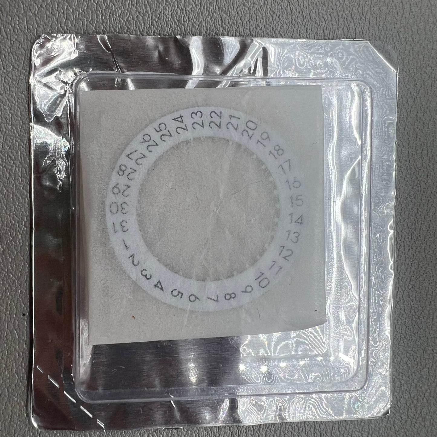 Quarzwerk Omega 8500A Uhrwerk mit Datumsanzeige und Schweizer Rad f�r pr�zise Zeitmessung