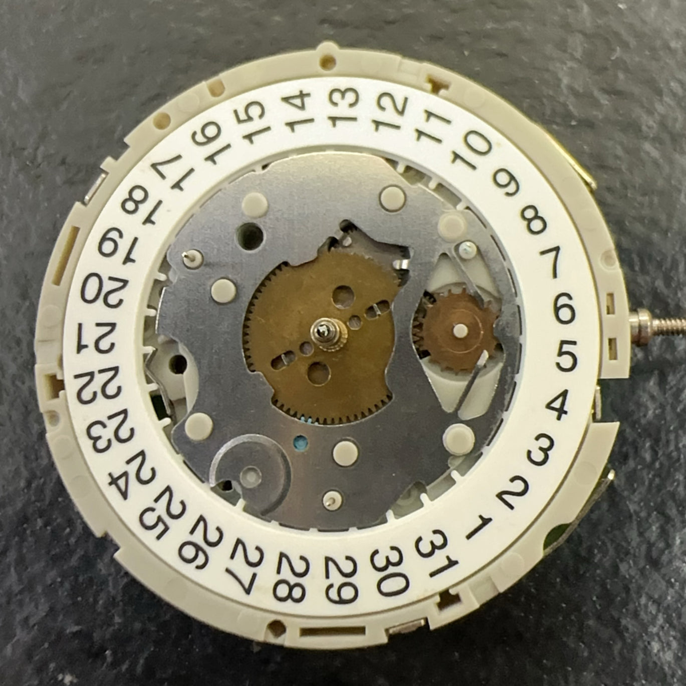 New M921 Multifunctional quartz watch with 3 hands and 3 subdials at 2, 6, and 10 o'clock positions for precise timekeeping.