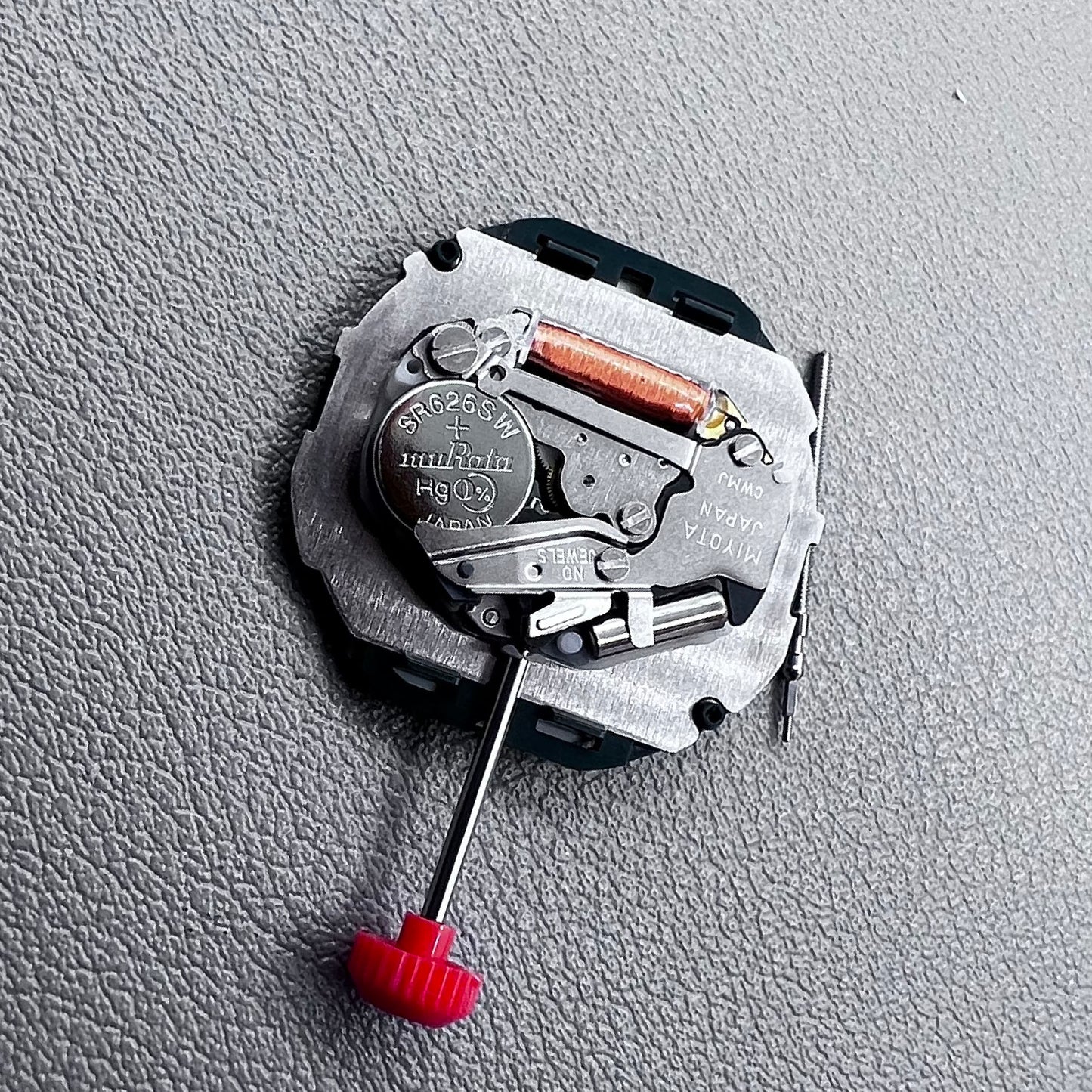 Miyota 2115 quartz movement with date at 6 o'clock and watch stem for precise timekeeping.