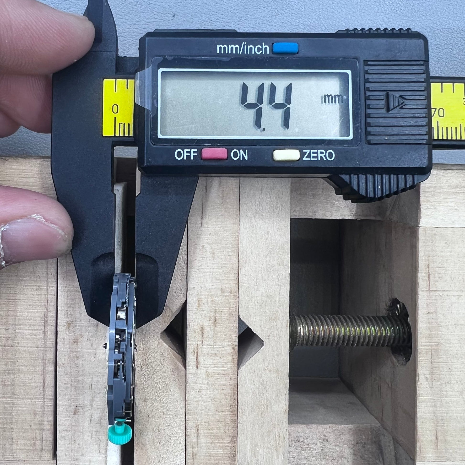 Japan Miyota 0S80 quartz watch movement by Miyota, precise replacement for 0580 models.