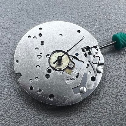 Swiss ETA 6640B quartz watch movement with 3 hands and black circuit board for precise timekeeping.