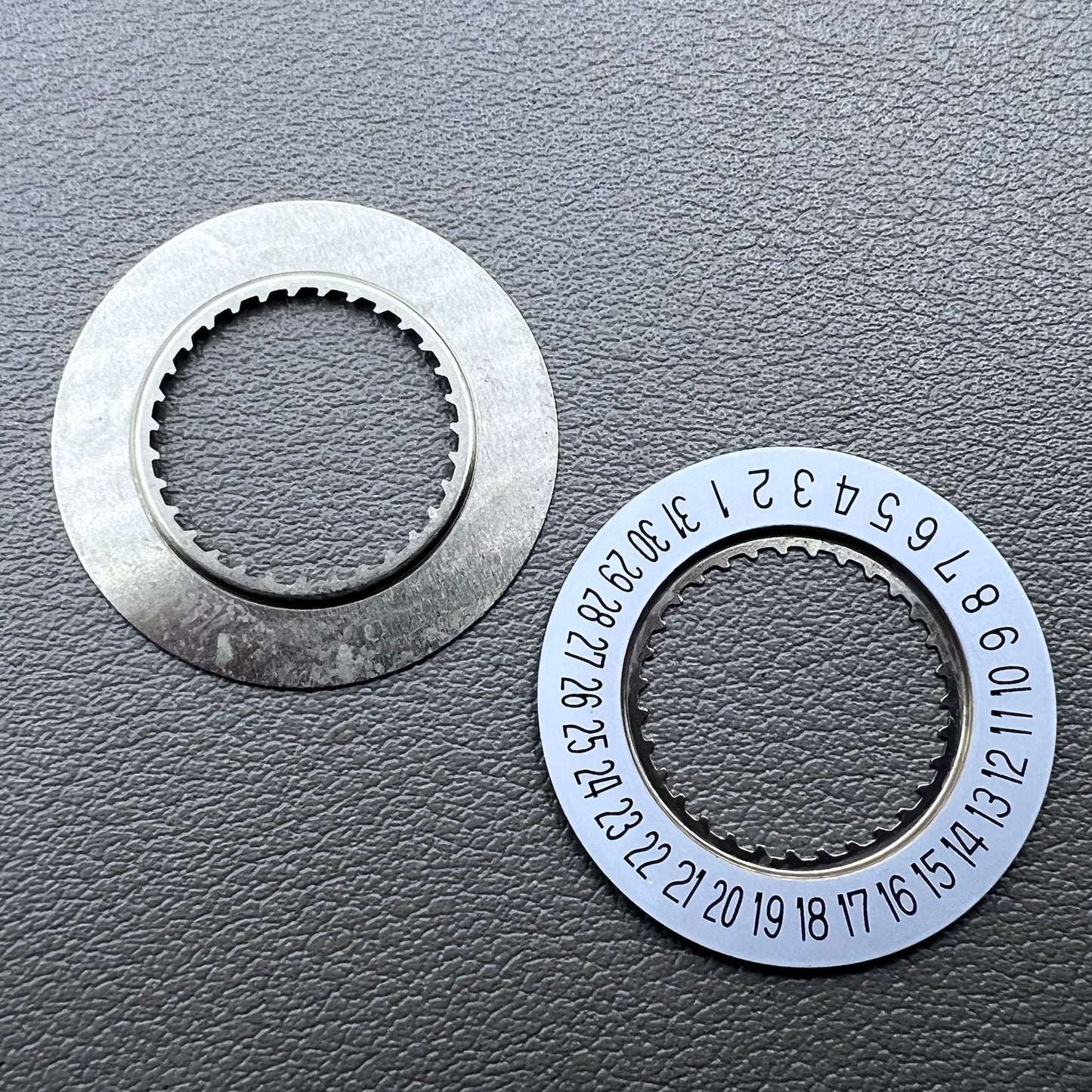 White date disk wheel for Ronda 5040D/5030D watch movement, date at 6 o'clock, 2-piece set.