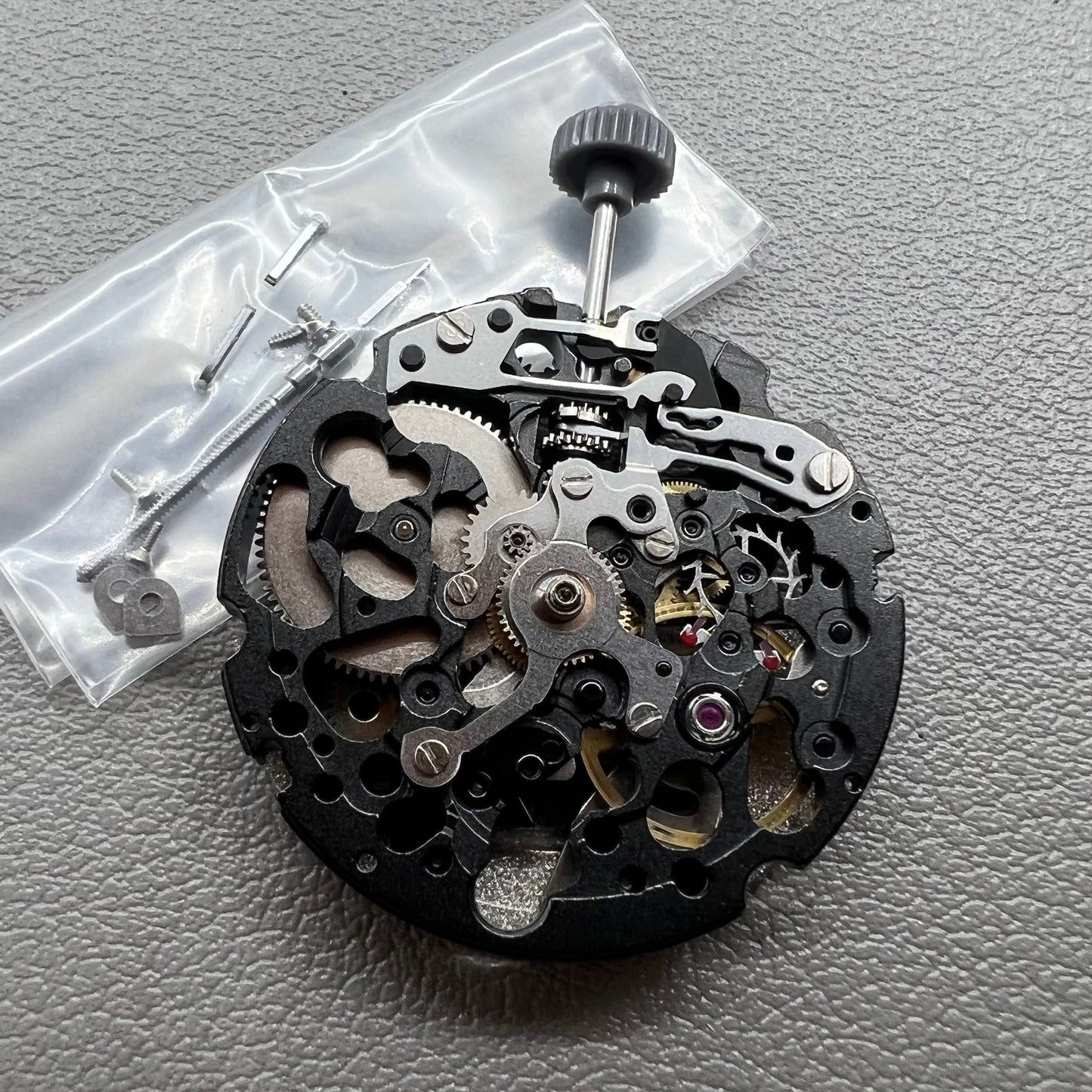 Echtes Miyota 8N24 Schwarzes Automatisches Skelettmechanisches Uhrwerk