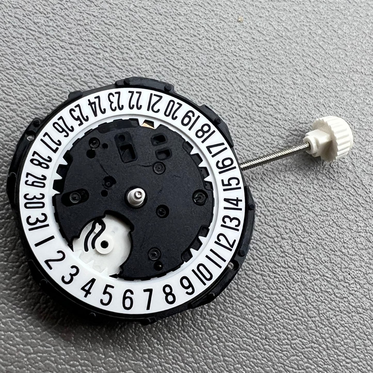 1. Sunon PE46 quartz watch movement with 2 hands and date at 6 o'clock, ideal for repairs.  