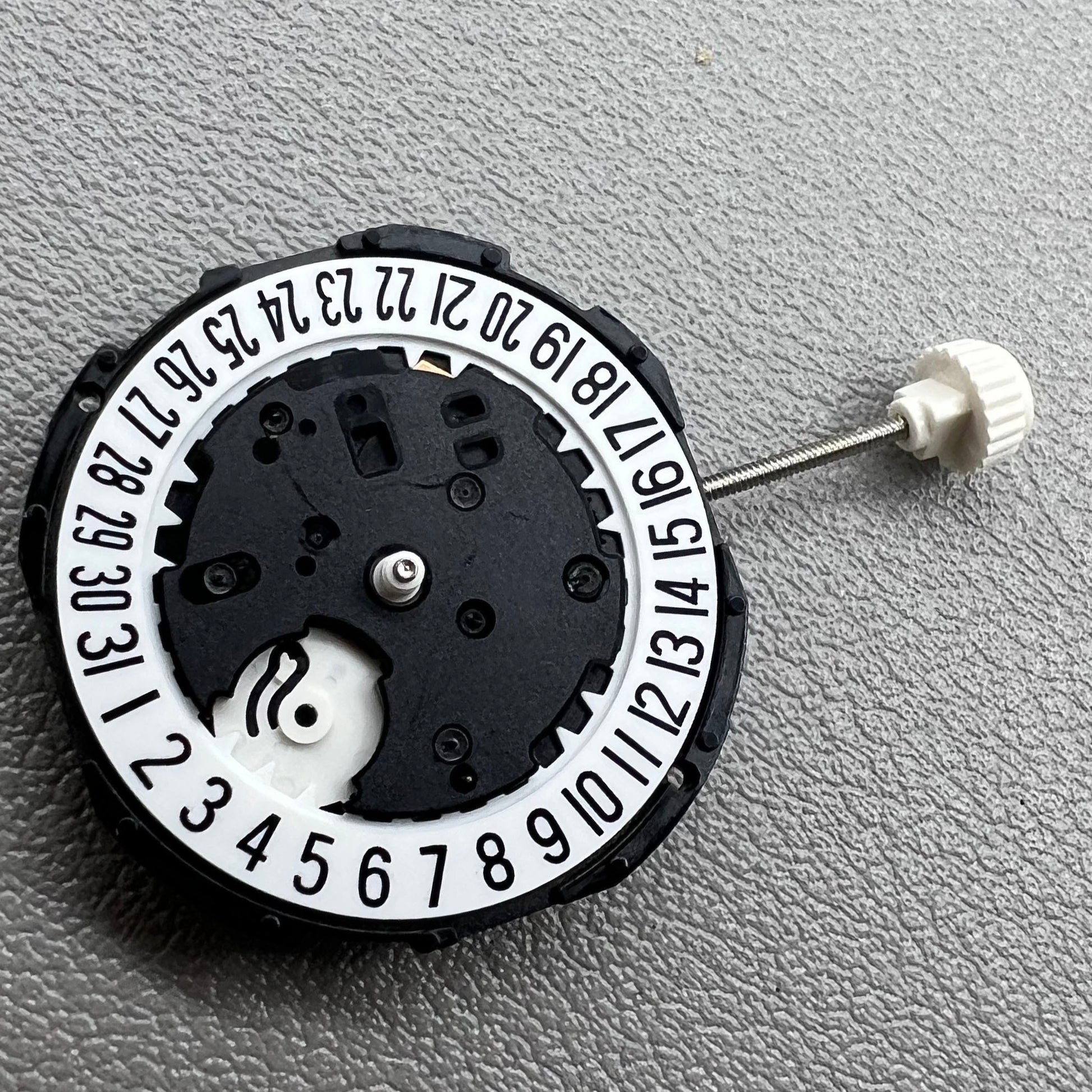 1. Sunon PE46 quartz watch movement with 2 hands and date at 6 o'clock, ideal for repairs.  
