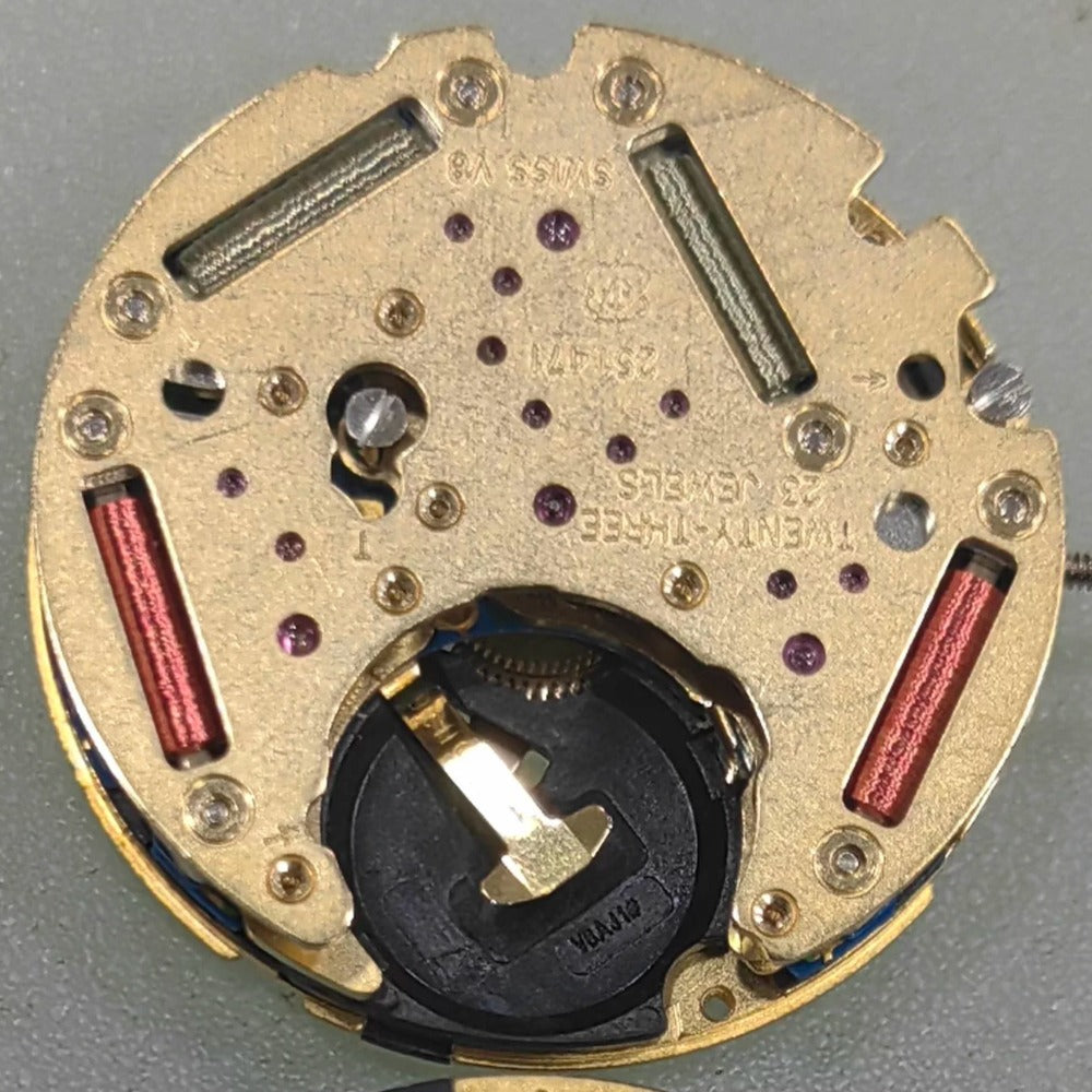 Swiss Made ETA251.471 quartz watch movement with date display at 4 o'clock, old stock accessory.