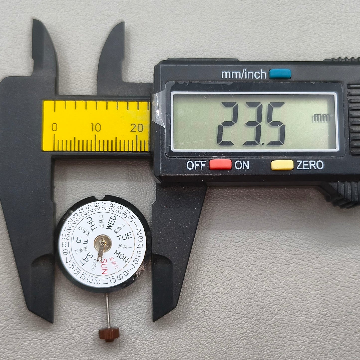 Swiss Ronda 507 Quartz Watch Movement English & Chinese Character