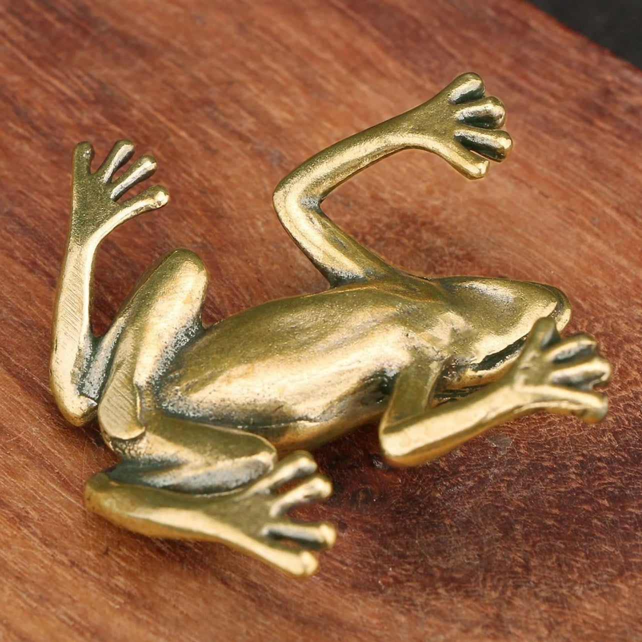 Hand-carved vintage solid copper mini frog trinket, perfect watch accessory decor piece.