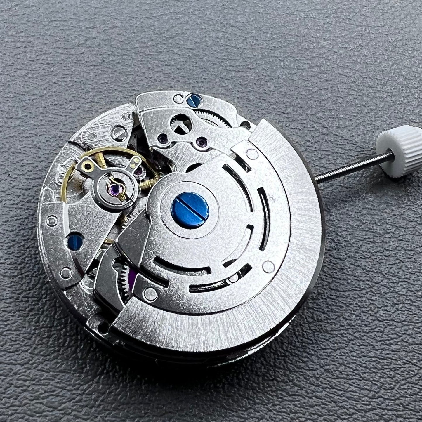 NN2813 watch accessory featuring automatic mechanical movement, compatible with models 8205 and 8215.