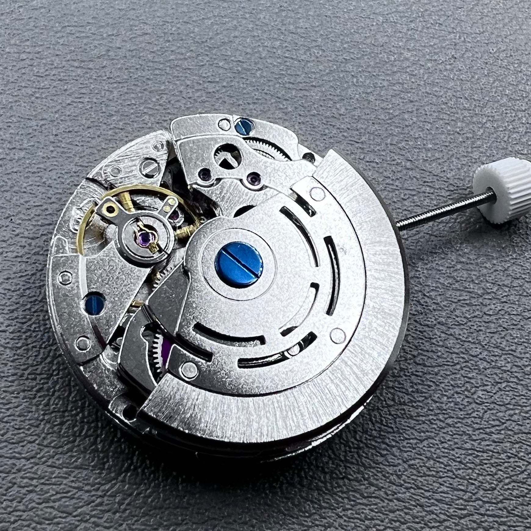 NN2813 watch accessory featuring automatic mechanical movement, compatible with models 8205 and 8215.