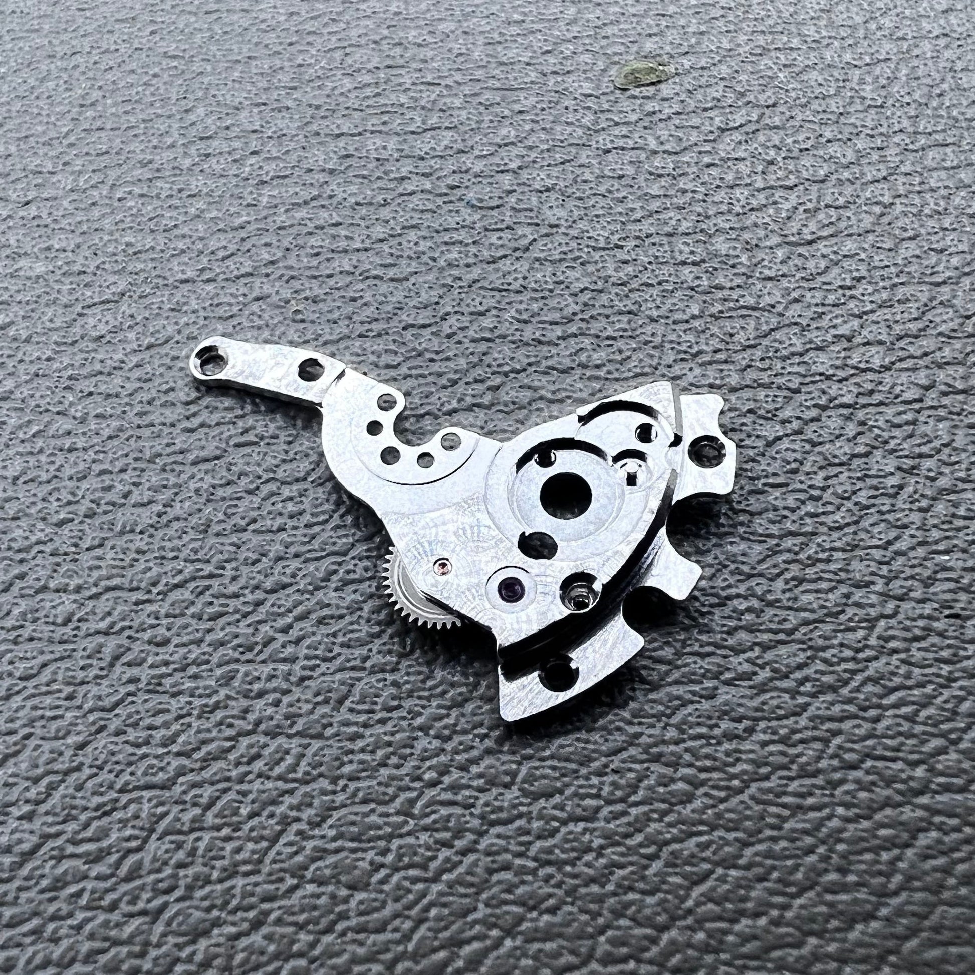 Automatic Wheel Bridge for L595.2 L592.2 ETA2000-1 movement watch part, precise fit and durable design.
