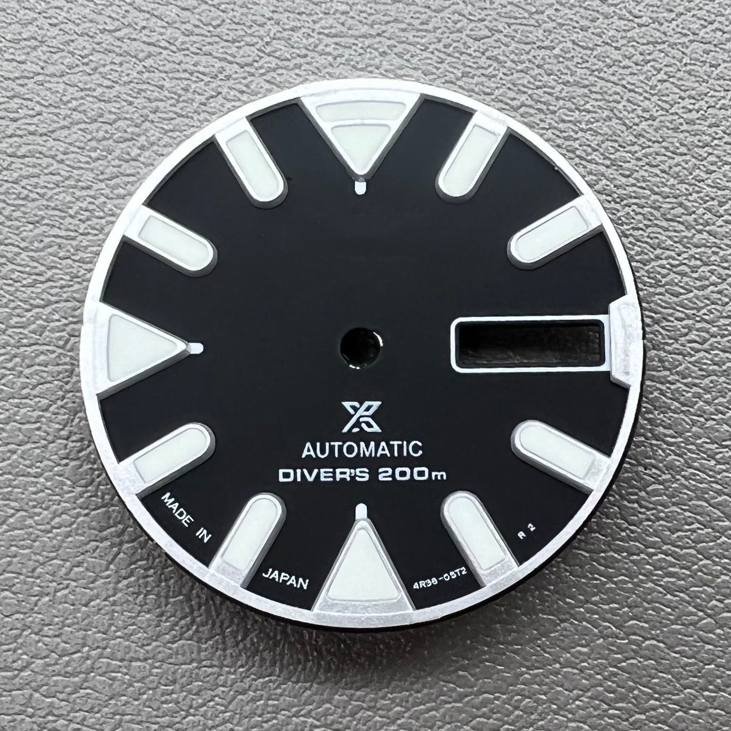 28.5mm Black modified diving dial with green luminous markers for NH35 NH36 movement