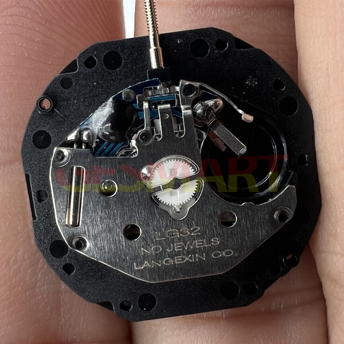 Watchmakers Watch Part LG32 quartz movement with date display at 3 o'clock, ideal for repairs and replacements.