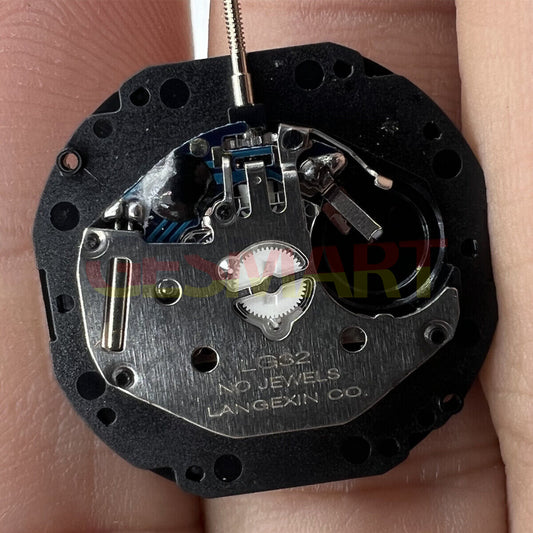 Watchmakers Watch Part LG32 quartz movement with date display at 3 o'clock, ideal for repairs and replacements.