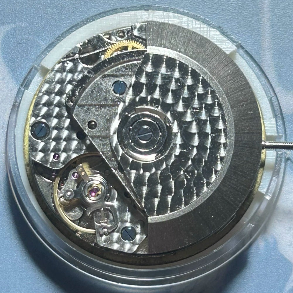 China Made Dandong 7750 mechanical watch movement with small second at 9 and date at 3.