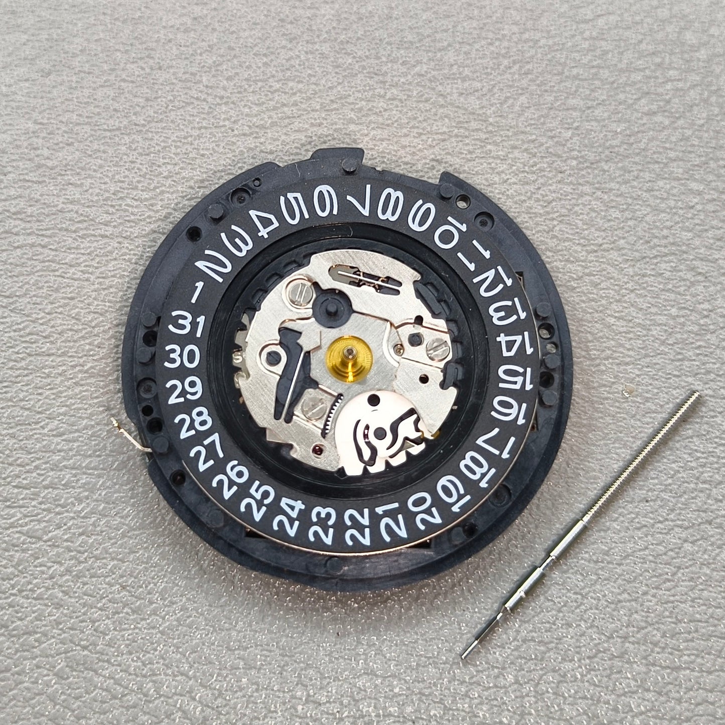Japan Seiko YT57 Kinetic Autoquartz Movement 3 Hands Single Calendar